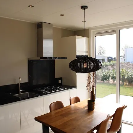 With Sauna And Terrace In Gelderland 샬레